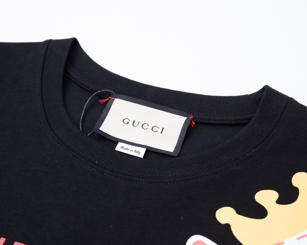 Gucc* T-shirt